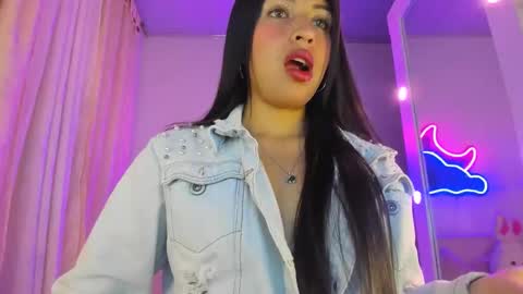 Snapshot of tamara_marquez chatting on April 14, 8:20 am SOFIA online show from April 14, 8:20 am