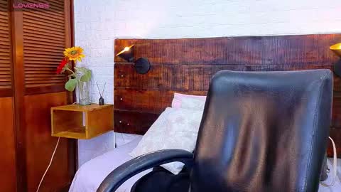    online show from October 25, 10:12 am