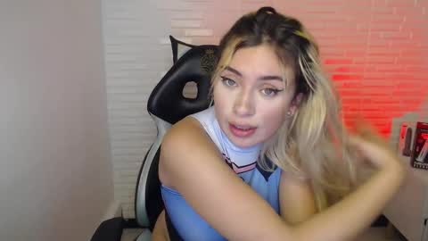 Snapshot of tamara_velezz chatting on February 6, 9:18 pm Tamara online show from February 6, 9:18 pm