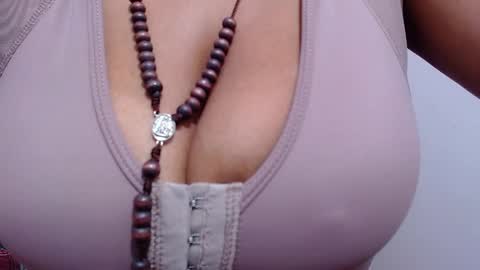tamaraa_hott online show from April 5, 3:31 pm