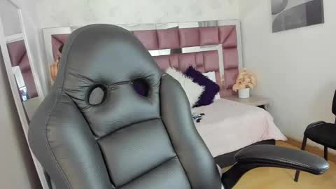 Snapshot of tamararose11 chatting on March 6, 9:25 am Tami online show from March 6, 9:25 am