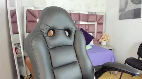 Snapshot of tamararose11 chatting on March 7, 9:18 am Tami online show from March 7, 9:18 am