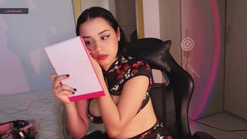 Snapshot of tana_lux chatting on February 25, 2:43 am Aytana online show from February 25, 2:43 am