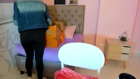 Tania  online show from September 25, 1:15 pm