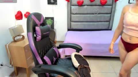 Snapshot of tania_duque chatting on February 24, 2:15 pm Tania online show from February 24, 2:15 pm