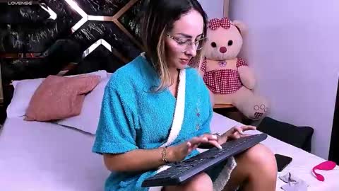 Snapshot of tania_white chatting on April 10, 3:17 pm Tania online show from April 10, 3:17 pm