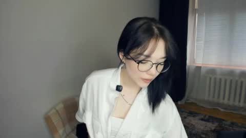 Snapshot of tanilanski chatting on April 6, 8:48 am Shameless online show from April 6, 8:48 am