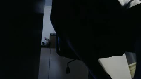 Snapshot of tap_b chatting on December 3, 7:27 am Patrick online show from December 3, 7:27 am