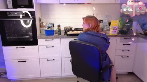 Snapshot of tara_renn chatting on December 9, 12:51 pm tara_renn online show from December 9, 12:51 pm