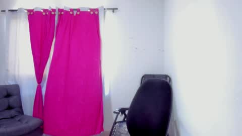 tara_thonson online show from March 31, 7:25 pm