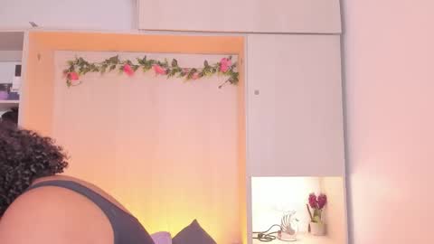 Snapshot of tarawiilson_ chatting on October 18, 4:15 am  T A R A  online show from October 18, 4:15 am