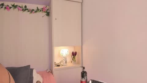  T A R A  online show from November 15, 8:16 pm