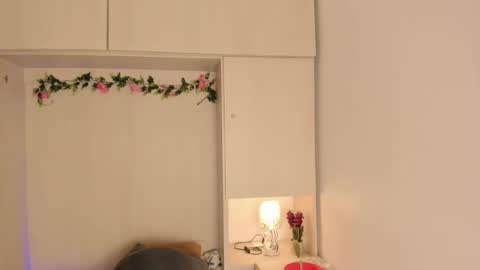  T A R A  online show from January 8, 4:04 am