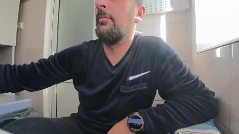 Snapshot of tarkan198 chatting on January 8, 8:27 am tarkan198 online show from January 8, 8:27 am