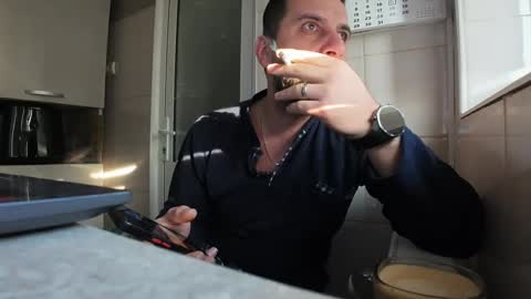 Snapshot of tarkan198 chatting on January 12, 7:11 am tarkan198 online show from January 12, 7:11 am