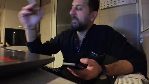 Snapshot of tarkan198 chatting on January 12, 8:25 pm tarkan198 online show from January 12, 8:25 pm