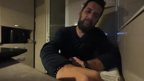 Snapshot of tarkan198 chatting on February 10, 8:00 pm tarkan198 online show from February 10, 8:00 pm