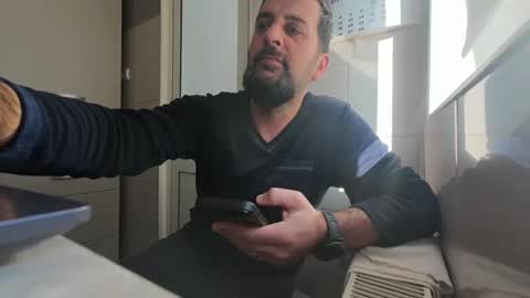 Snapshot of tarkan198 chatting on February 11, 9:42 am tarkan198 online show from February 11, 9:42 am