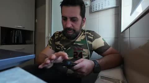 Snapshot of tarkan198 chatting on February 11, 1:09 pm tarkan198 online show from February 11, 1:09 pm