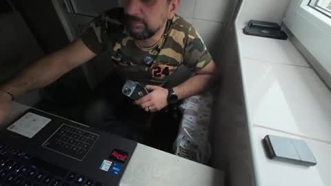 Snapshot of tarkan198 chatting on February 15, 6:44 am tarkan198 online show from February 15, 6:44 am