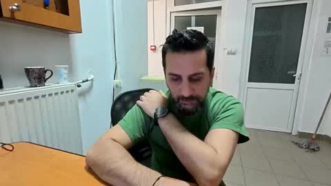 Snapshot of tarkan198 chatting on February 20, 8:03 pm tarkan198 online show from February 20, 8:03 pm