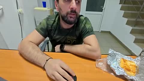 Snapshot of tarkan198 chatting on February 22, 4:51 pm tarkan198 online show from February 22, 4:51 pm