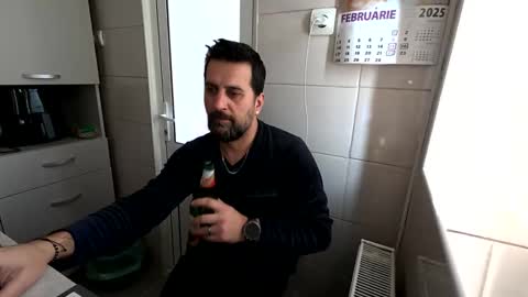 Snapshot of tarkan198 chatting on February 25, 10:15 am tarkan198 online show from February 25, 10:15 am