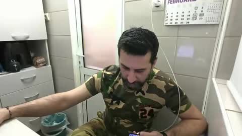 Snapshot of tarkan198 chatting on February 27, 4:32 pm tarkan198 online show from February 27, 4:32 pm