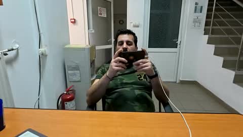 Snapshot of tarkan198 chatting on March 2, 6:19 pm tarkan198 online show from March 2, 6:19 pm