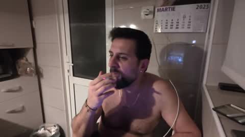 Snapshot of tarkan198 chatting on March 4, 7:01 pm tarkan198 online show from March 4, 7:01 pm
