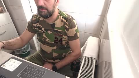 Snapshot of tarkan198 chatting on March 6, 7:03 am tarkan198 online show from March 6, 7:03 am