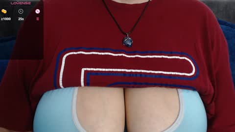 Snapshot of tarrant_ chatting on February 5, 11:39 pm tarrant_ online show from February 5, 11:39 pm