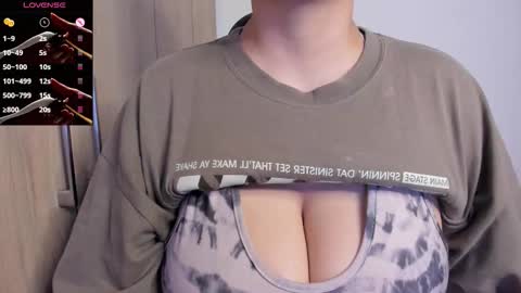 Snapshot of tarrant_ chatting on March 6, 11:23 pm tarrant_ online show from March 6, 11:23 pm