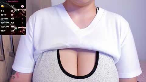 Snapshot of tarrant_ chatting on March 29, 2:22 am tarrant_ online show from March 29, 2:22 am
