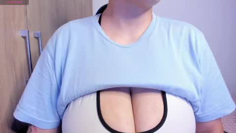 Snapshot of tarrant_ chatting on May 5, 11:24 pm tarrant_ online show from May 5, 11:24 pm