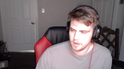 Snapshot of tarus333 chatting on December 14, 7:46 pm tarus333 online show from December 14, 7:46 pm