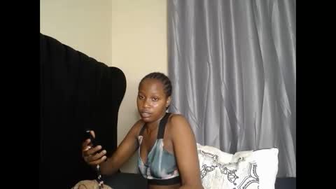 Snapshot of tasha_kimmy chatting on October 31, 6:42 pm Ireen online show from October 31, 6:42 pm