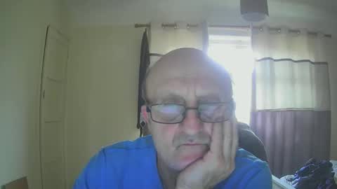 Snapshot of taslicks0739 chatting on December 15, 10:18 am Tas online show from December 15, 10:18 am