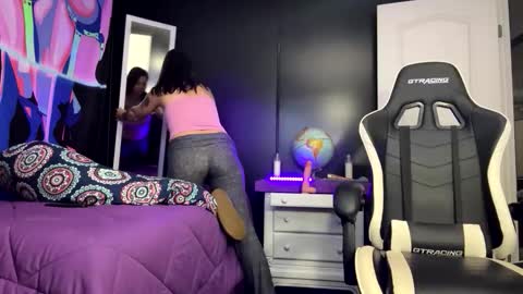 tastemecaroline online show from December 20, 4:08 am