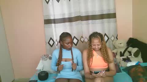 Snapshot of tastie_t chatting on October 26, 10:10 am tastie_t online show from October 26, 10:10 am