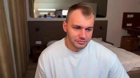 Snapshot of tasty_justin chatting on December 5, 6:37 pm My shows 2100500 UTC3 online show from December 5, 6:37 pm