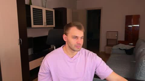 Snapshot of tasty_justin chatting on January 11, 7:19 pm My shows 2100500 UTC3 online show from January 11, 7:19 pm