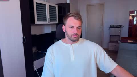 Snapshot of tasty_justin chatting on July 29, 12:14 pm My shows 2100500 UTC3 online show from July 29, 12:14 pm