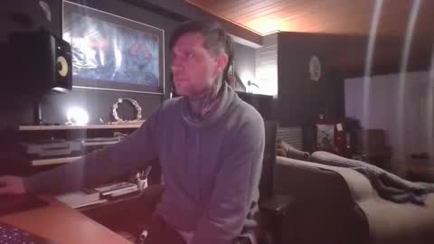 tat2edtoy online show from February 18, 7:52 pm