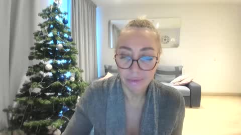 tati74 online show from December 23, 8:12 am