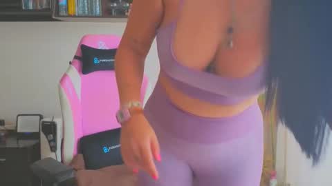 Snapshot of tatiana2224 chatting on May 19, 8:42 am tatiana2224 online show from May 19, 8:42 am