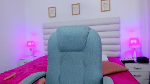 Snapshot of tatiana_arboleda chatting on September 30, 3:17 pm tatiana_arboleda online show from September 30, 3:17 pm