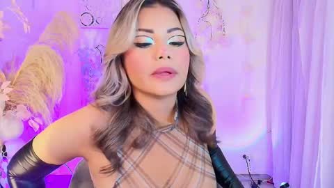 Snapshot of tatiana_ruiiz chatting on February 27, 11:27 pm Tatiana online show from February 27, 11:27 pm