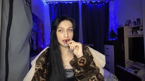 Snapshot of tatika_williams chatting on December 15, 3:16 pm tatika_williams online show from December 15, 3:16 pm