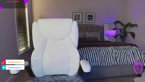 Tatted Queen online show from November 17, 9:42 pm